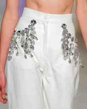 Load image into Gallery viewer, White Denim Jeans W/ Flower Appliqués